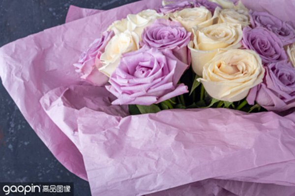 sending 101 roses as birthday gift